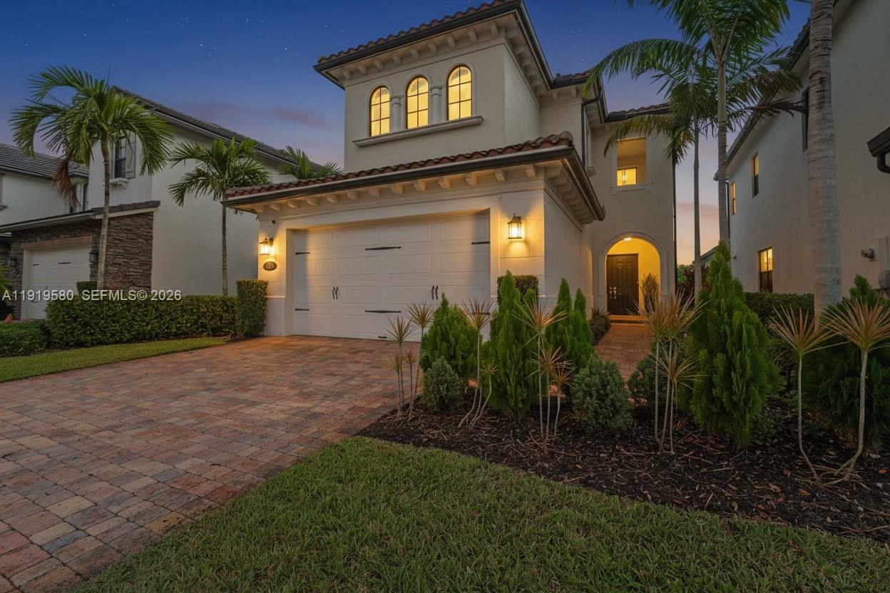 PEMBROKE LAKES SOUTH - Residential