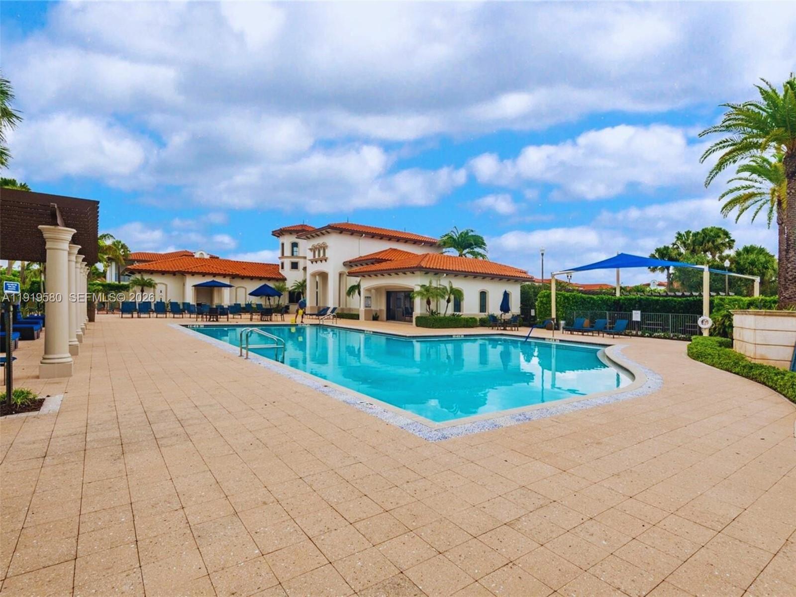 PEMBROKE LAKES SOUTH - Residential