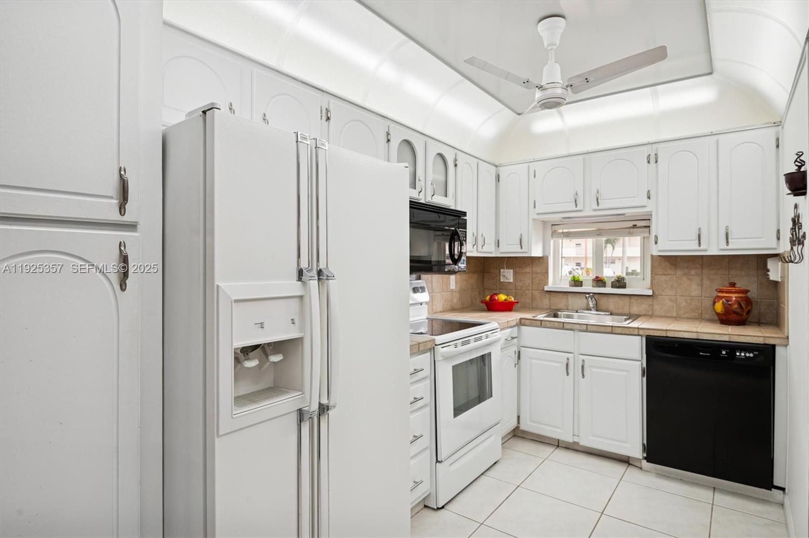 HOLLYBROOK GOLF AND - Residential