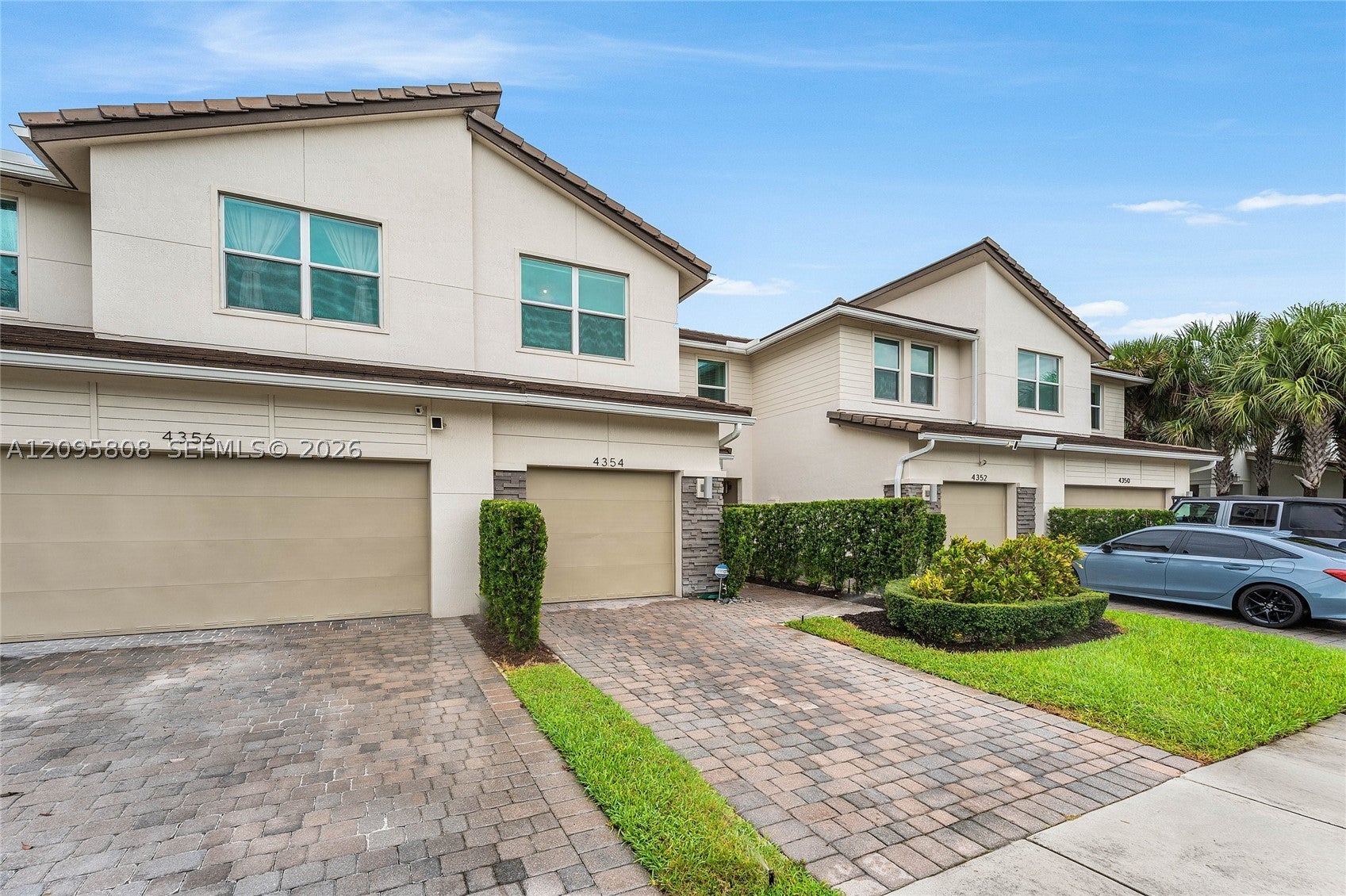 4354 Veleiros Ave