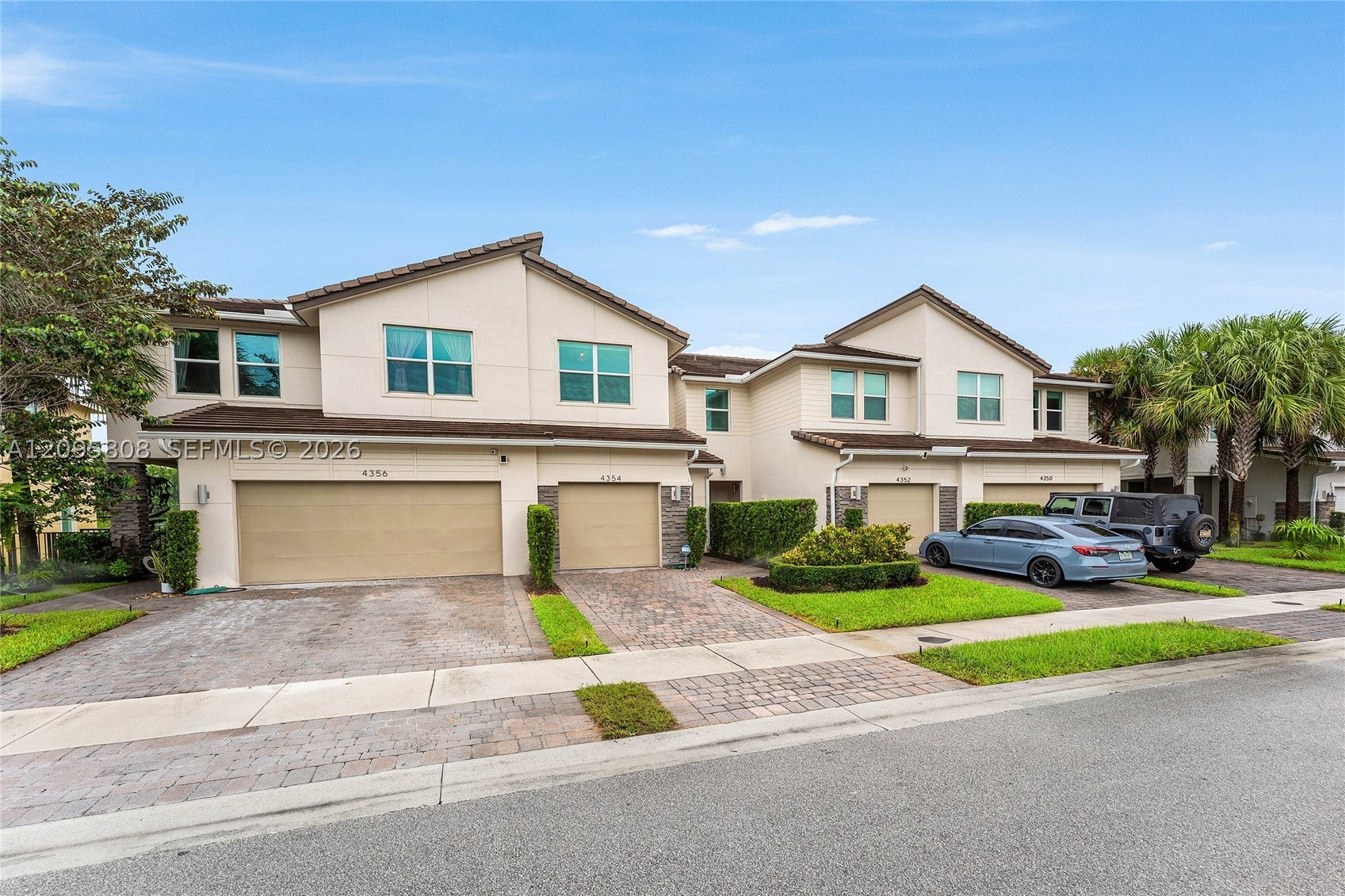 4354 Veleiros Ave