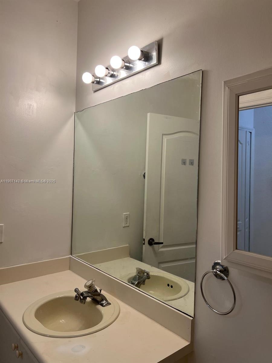 SHOMA HOMES AT COUNTRY CL - Residential Lease