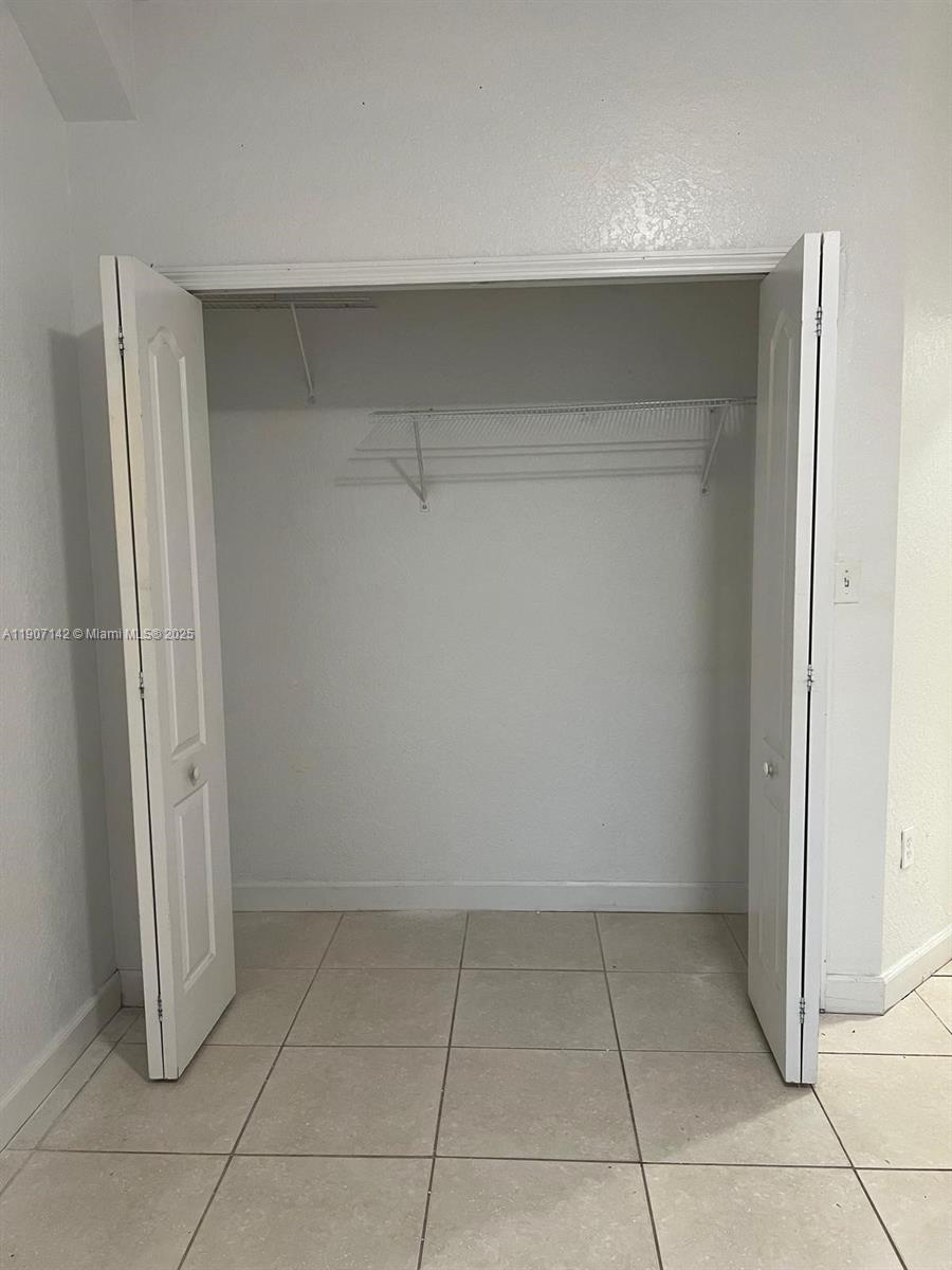 SHOMA HOMES AT COUNTRY CL - Residential Lease