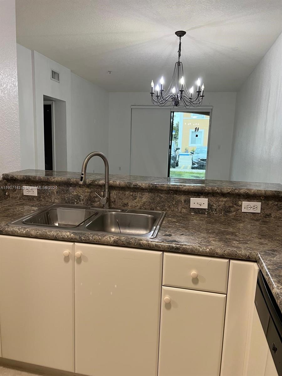 SHOMA HOMES AT COUNTRY CL - Residential Lease