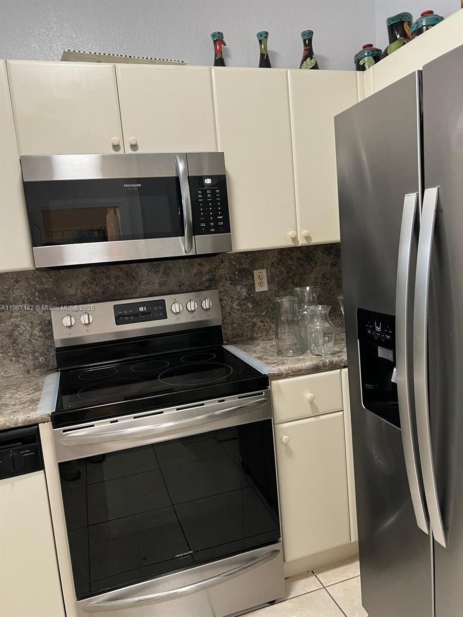 SHOMA HOMES AT COUNTRY CL - Residential Lease