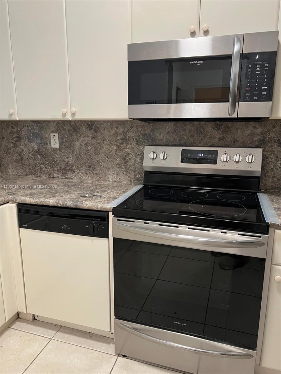 SHOMA HOMES AT COUNTRY CL - Residential Lease