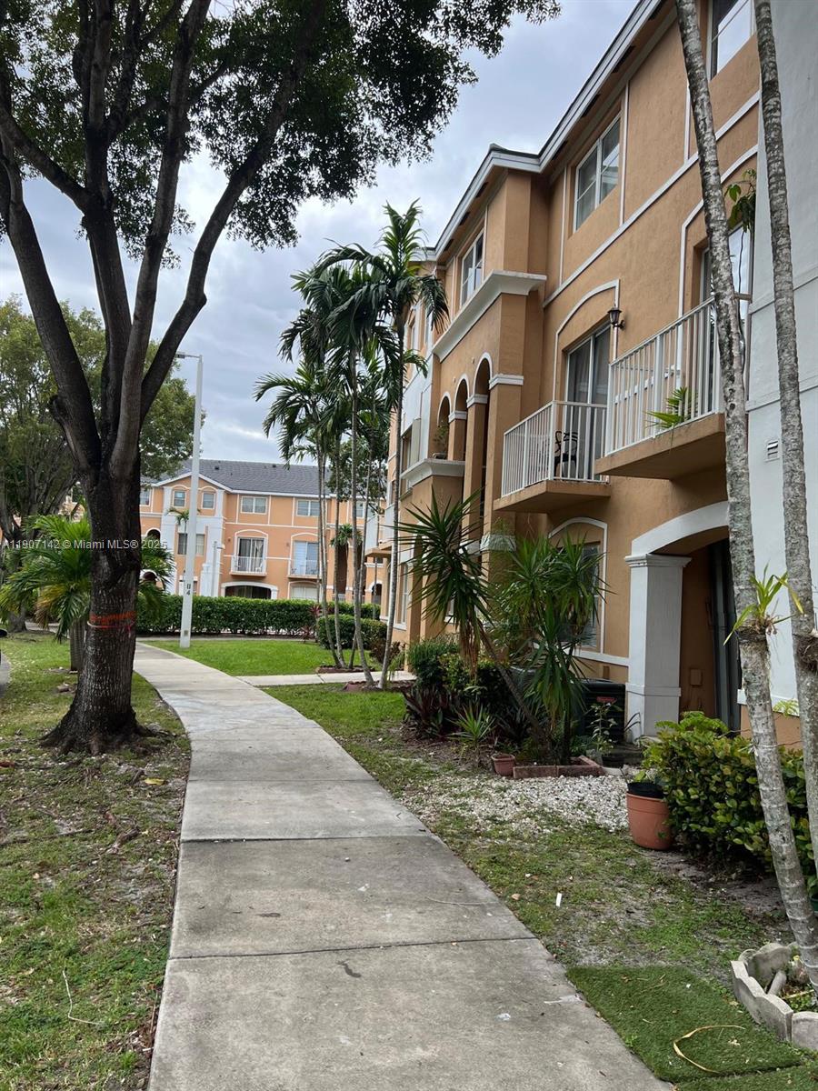 SHOMA HOMES AT COUNTRY CL - Residential Lease