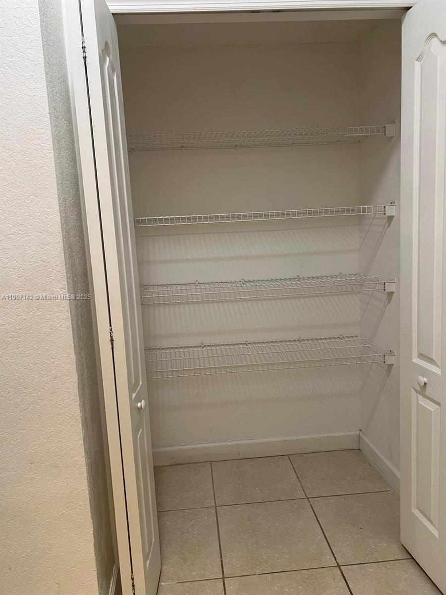 SHOMA HOMES AT COUNTRY CL - Residential Lease