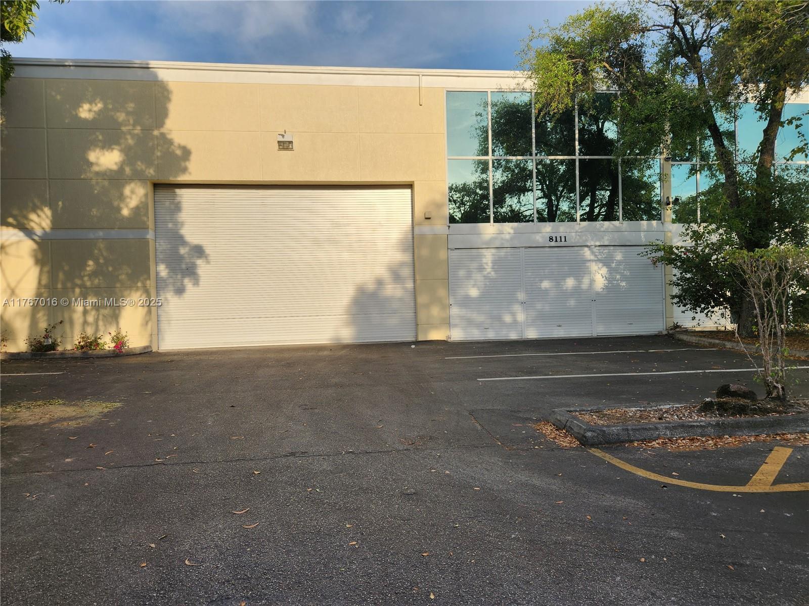 8111 NW 29th St 8111