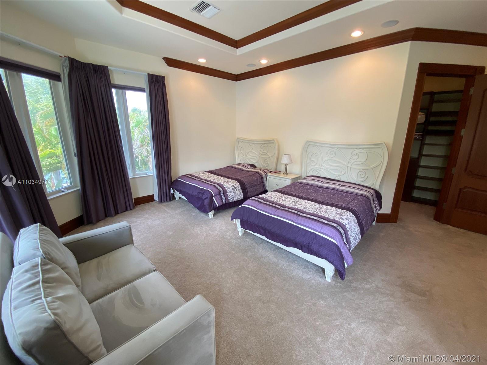 GOLDEN BEACH SEC D - Residential