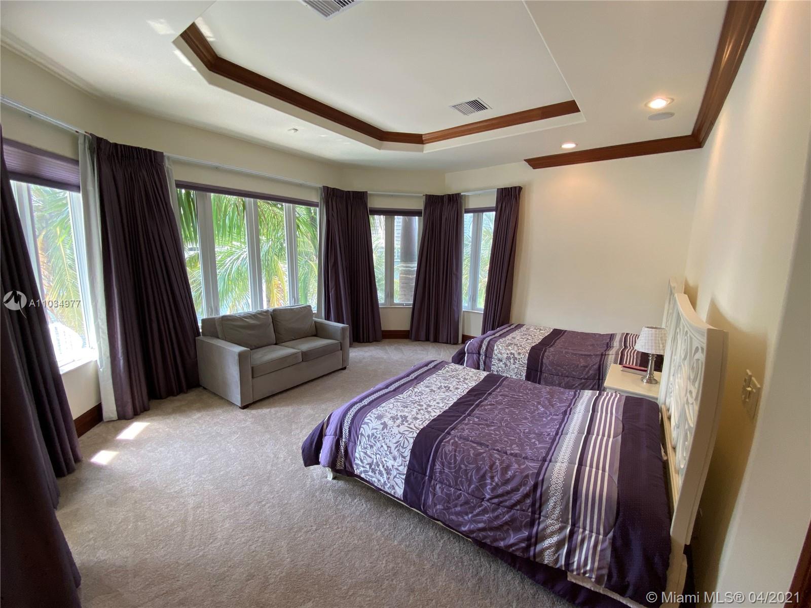 GOLDEN BEACH SEC D - Residential