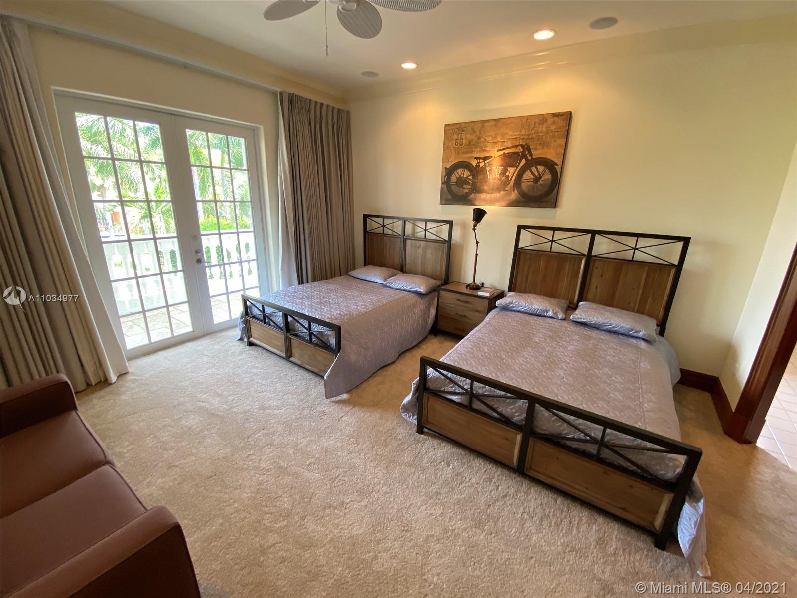 GOLDEN BEACH SEC D - Residential