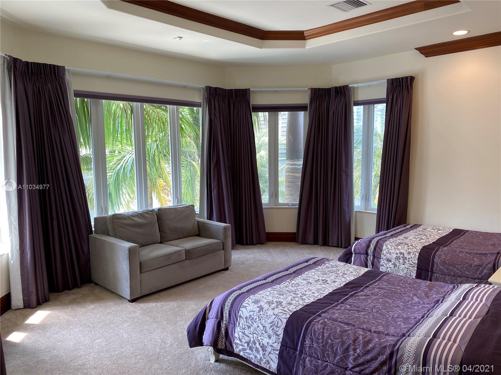 GOLDEN BEACH SEC D - Residential