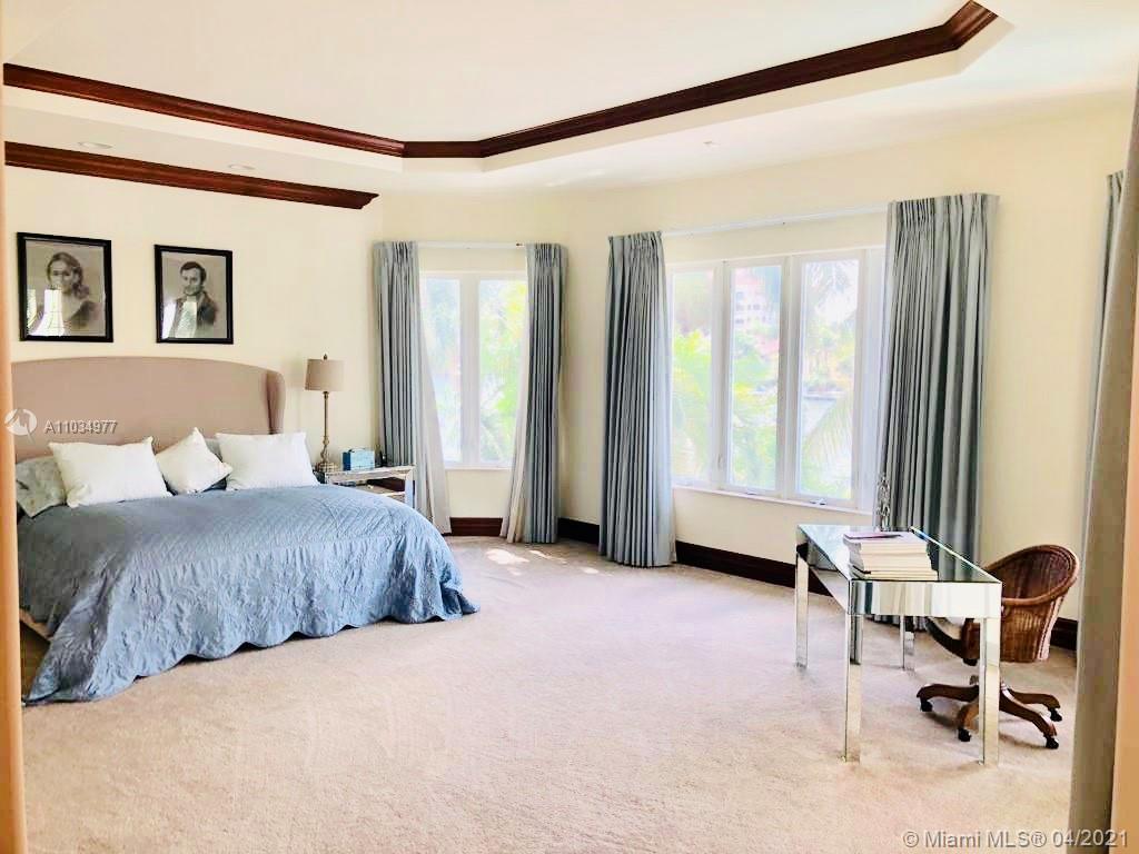 GOLDEN BEACH SEC D - Residential