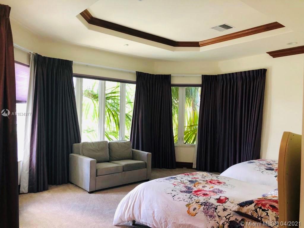 GOLDEN BEACH SEC D - Residential