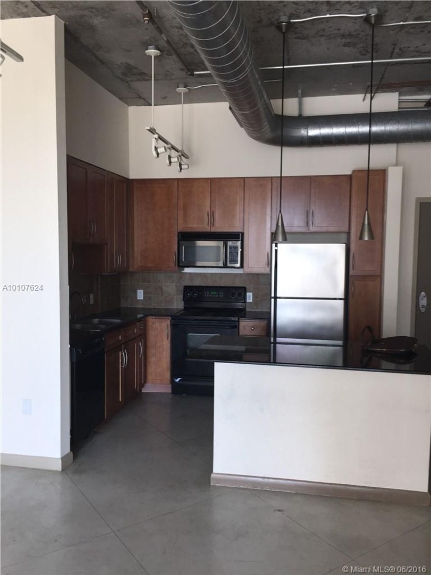 LOCATION LOCATION LOCATION!! Beautiful centrally located 1bedroom 1 bath condo in Cite'.   located in Edgewater and close to Midtown, and the Arts District.  This condo features high ceilings, washer and dryer.  Amenities include Security, Heated Pool, Gym, Valet and 24/7 Concierge.  Banks, Restaurants below the building.   1 assigned parking space comes with the unit.