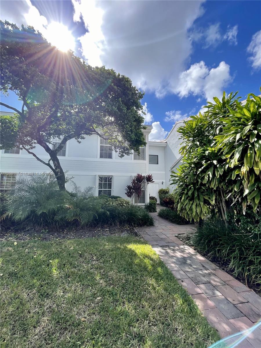 LAKES OF WOODHAVEN I AND - Residential Lease