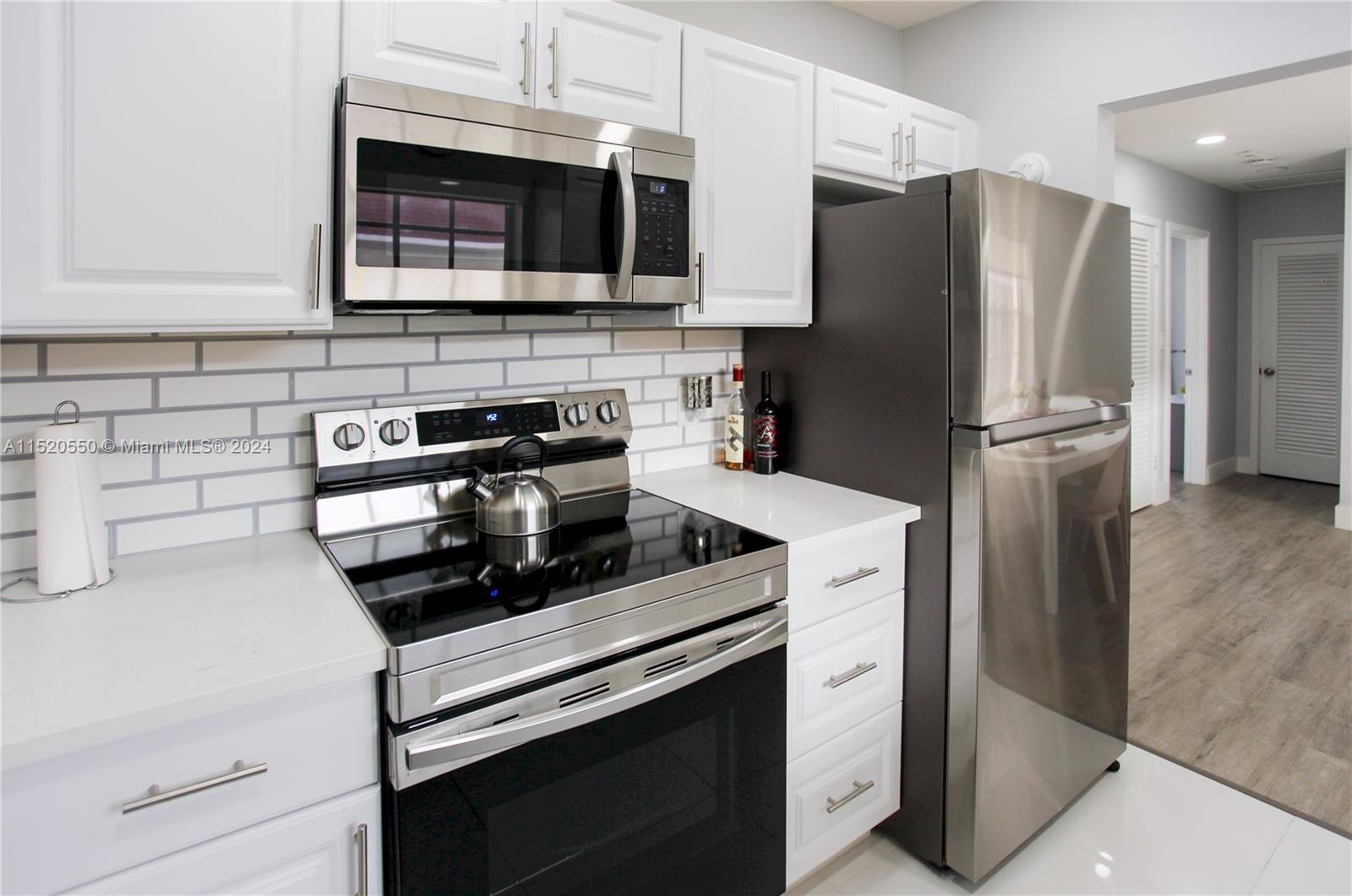 COLONIAL MANOR WEST APART - Residential Lease