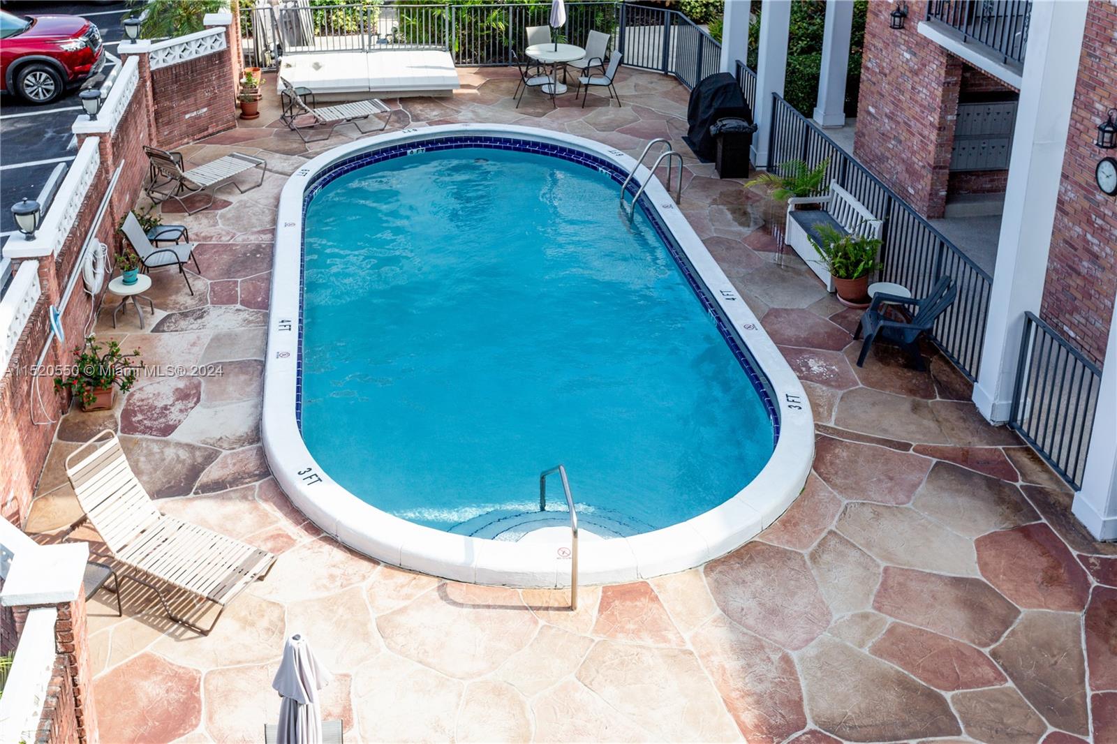 COLONIAL MANOR WEST APART - Residential Lease