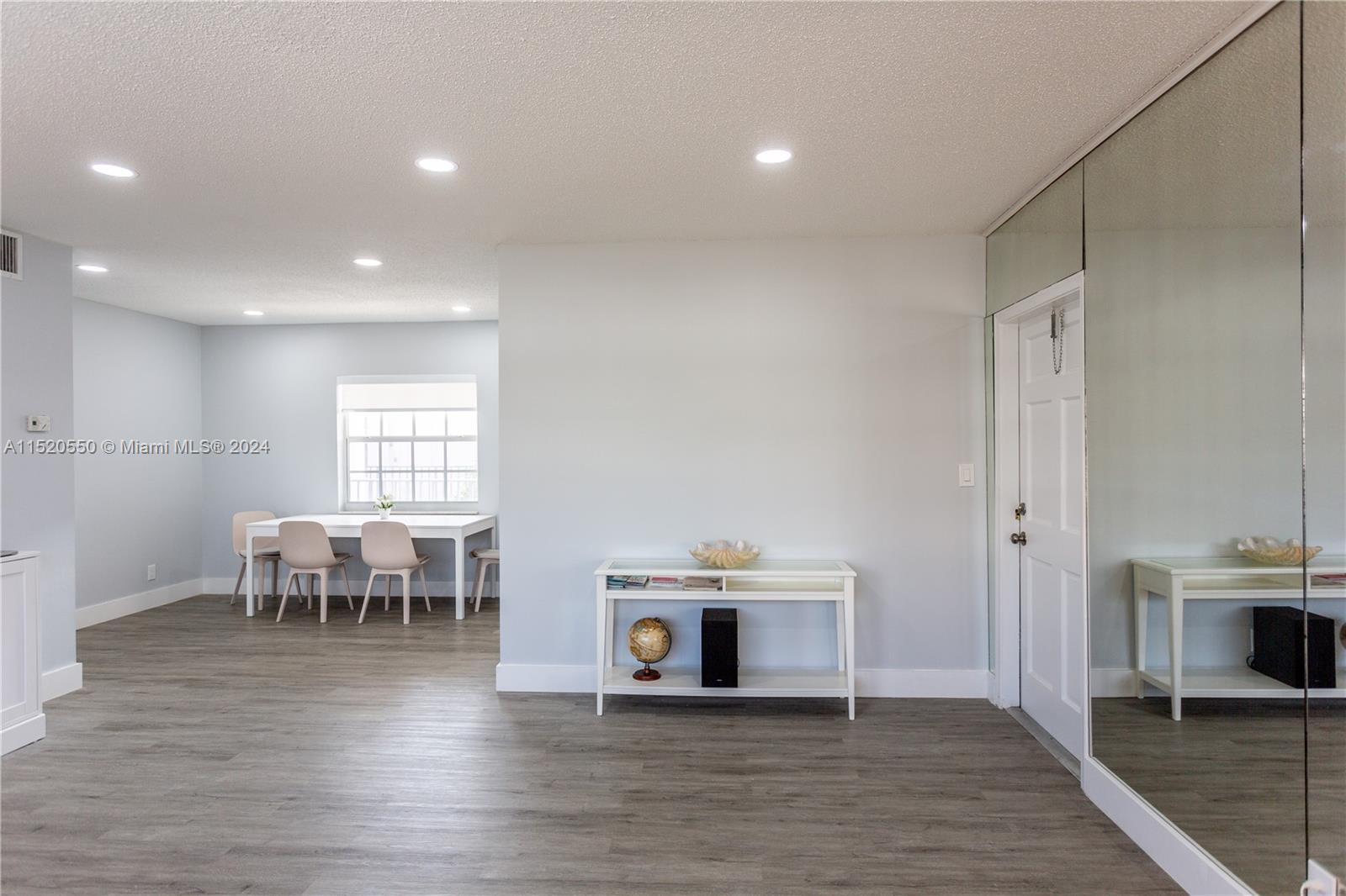 COLONIAL MANOR WEST APART - Residential Lease