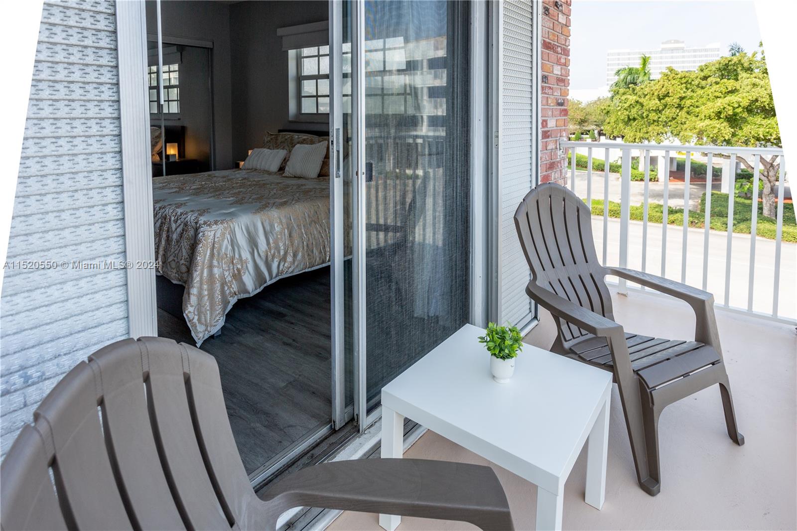 COLONIAL MANOR WEST APART - Residential Lease