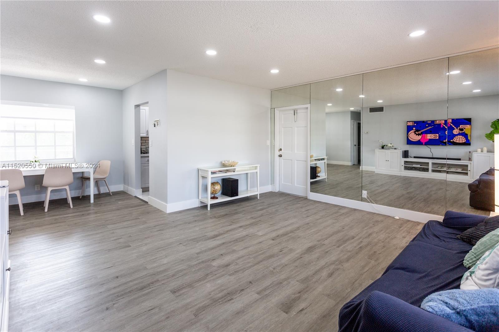 COLONIAL MANOR WEST APART - Residential Lease