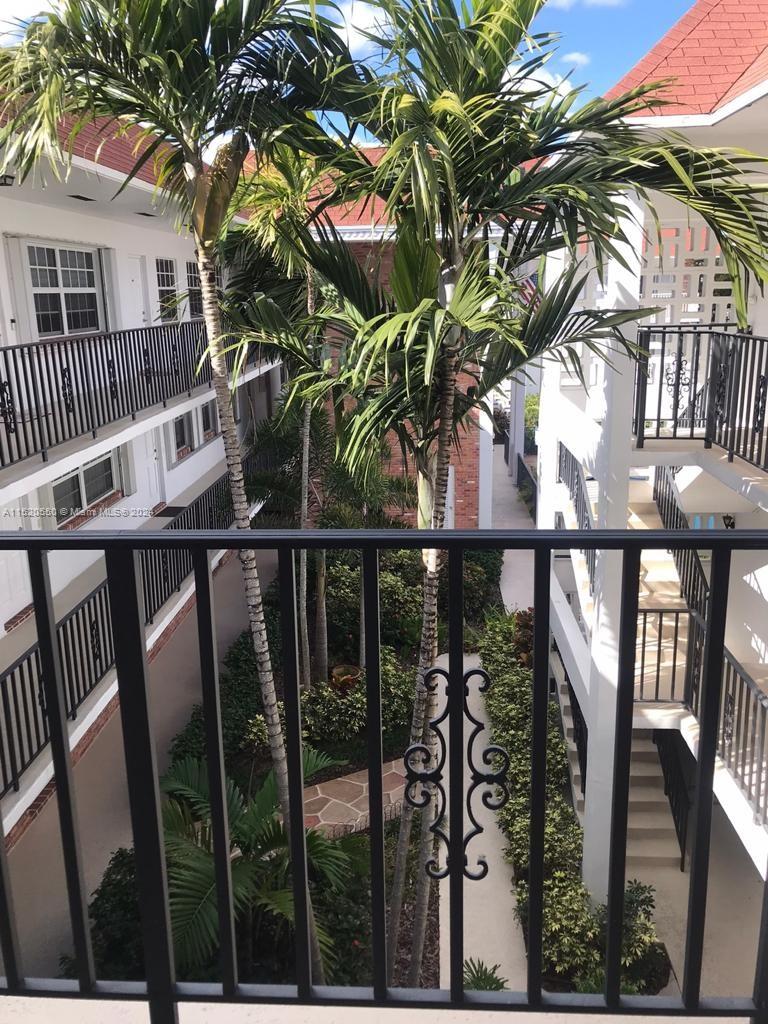 COLONIAL MANOR WEST APART - Residential Lease