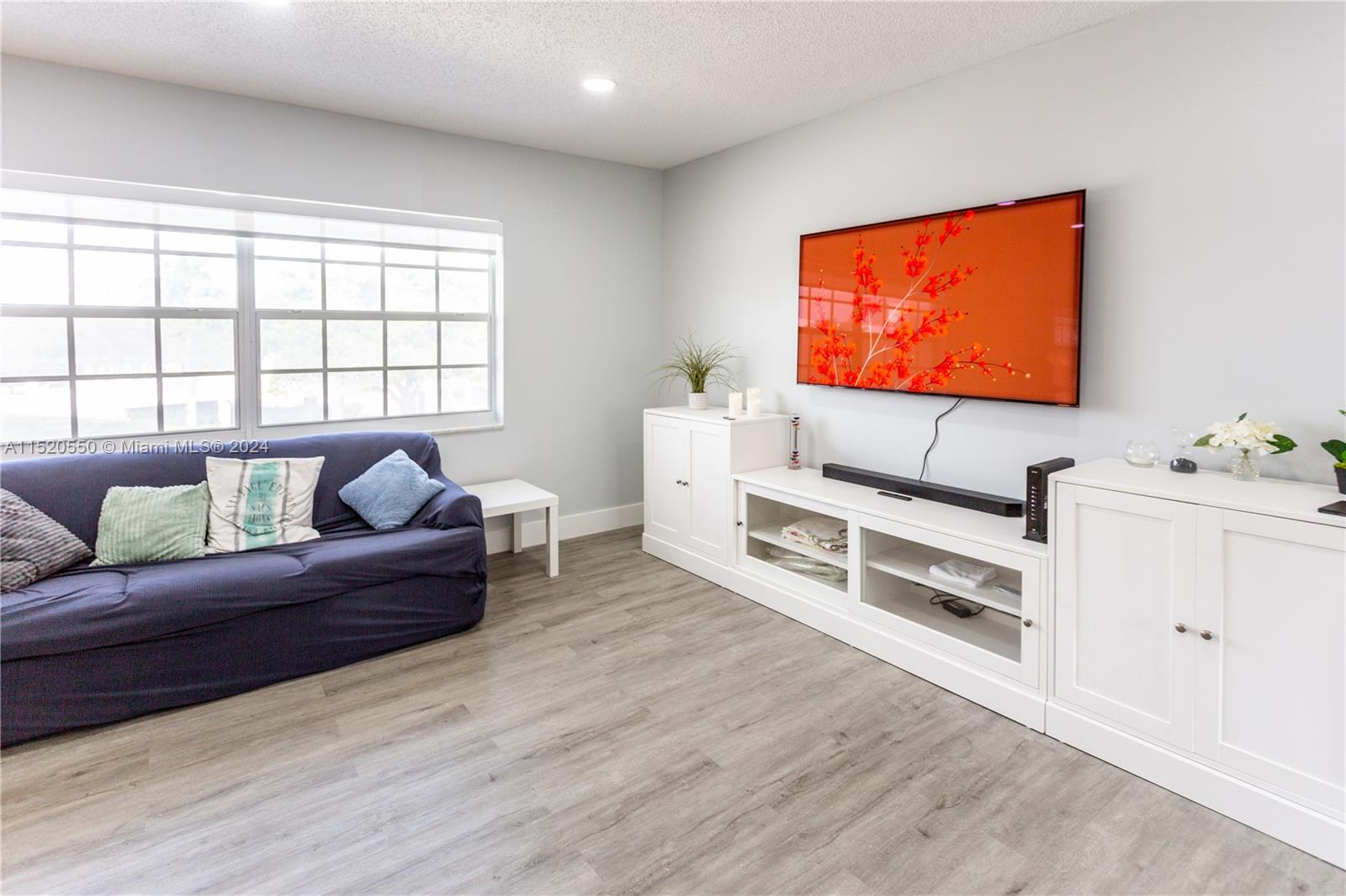 COLONIAL MANOR WEST APART - Residential Lease