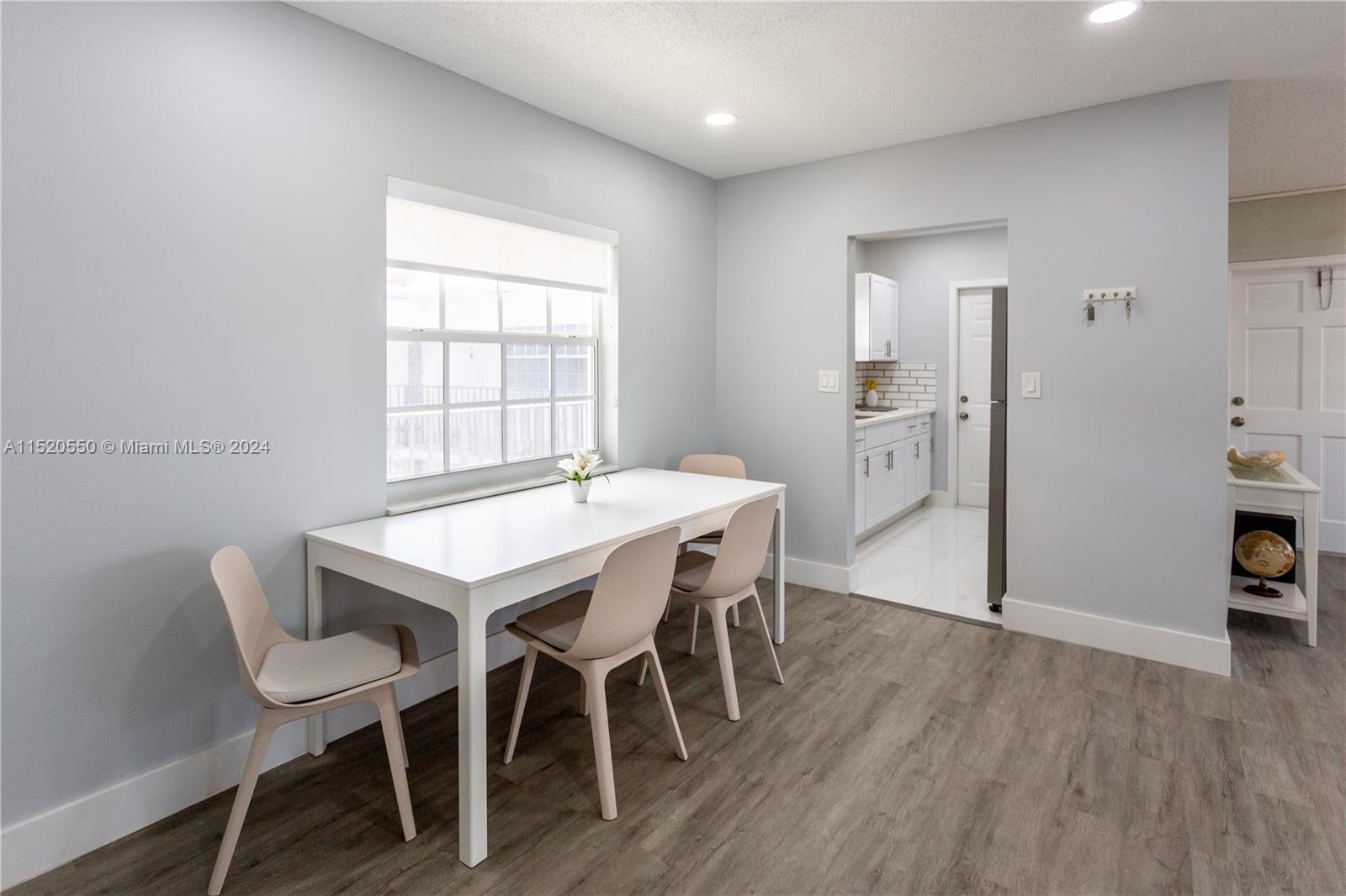 COLONIAL MANOR WEST APART - Residential Lease