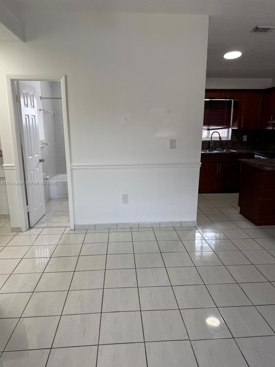 ALCAZAR VILLAS CONDO - Residential Lease