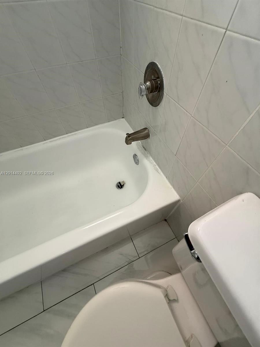 ALCAZAR VILLAS CONDO - Residential Lease