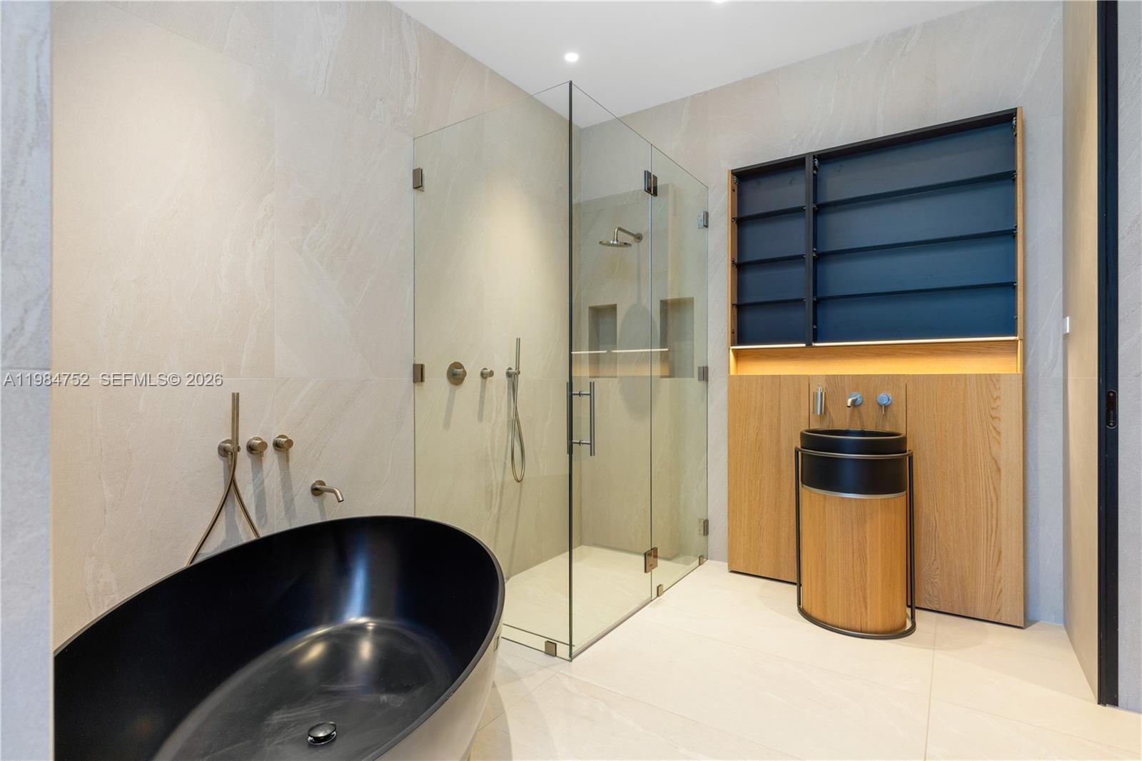 BEACH SHORES - Residential