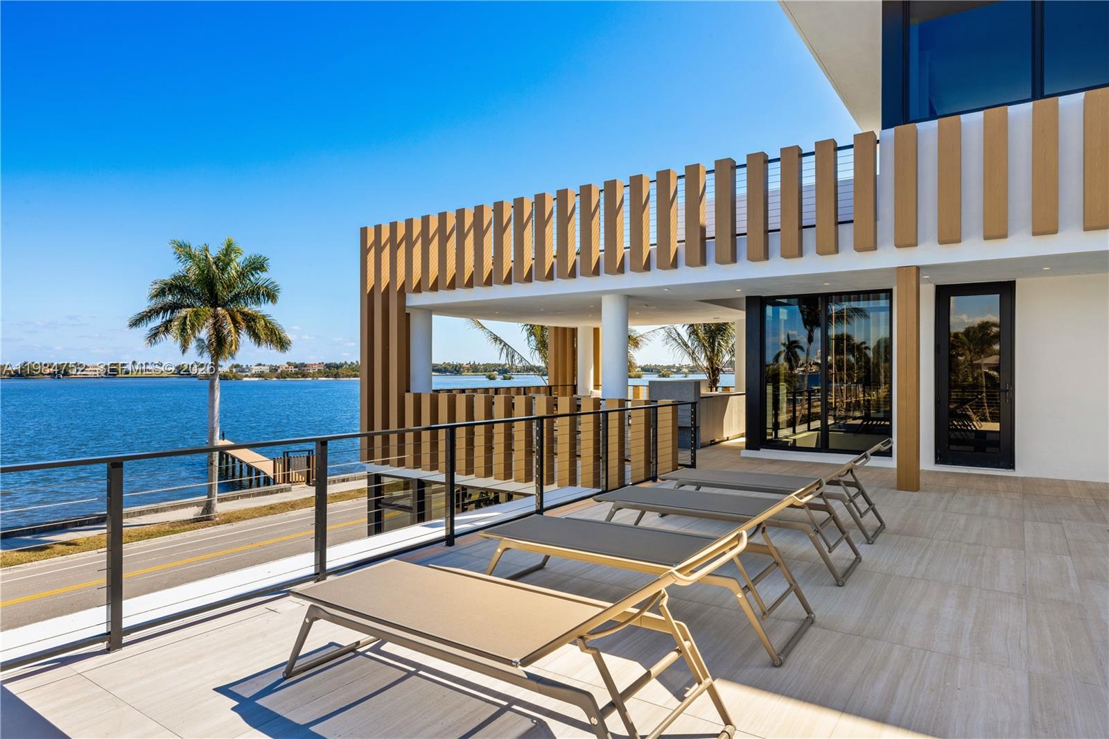 BEACH SHORES - Residential