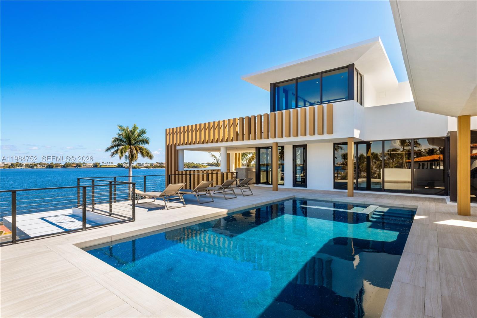 BEACH SHORES - Residential