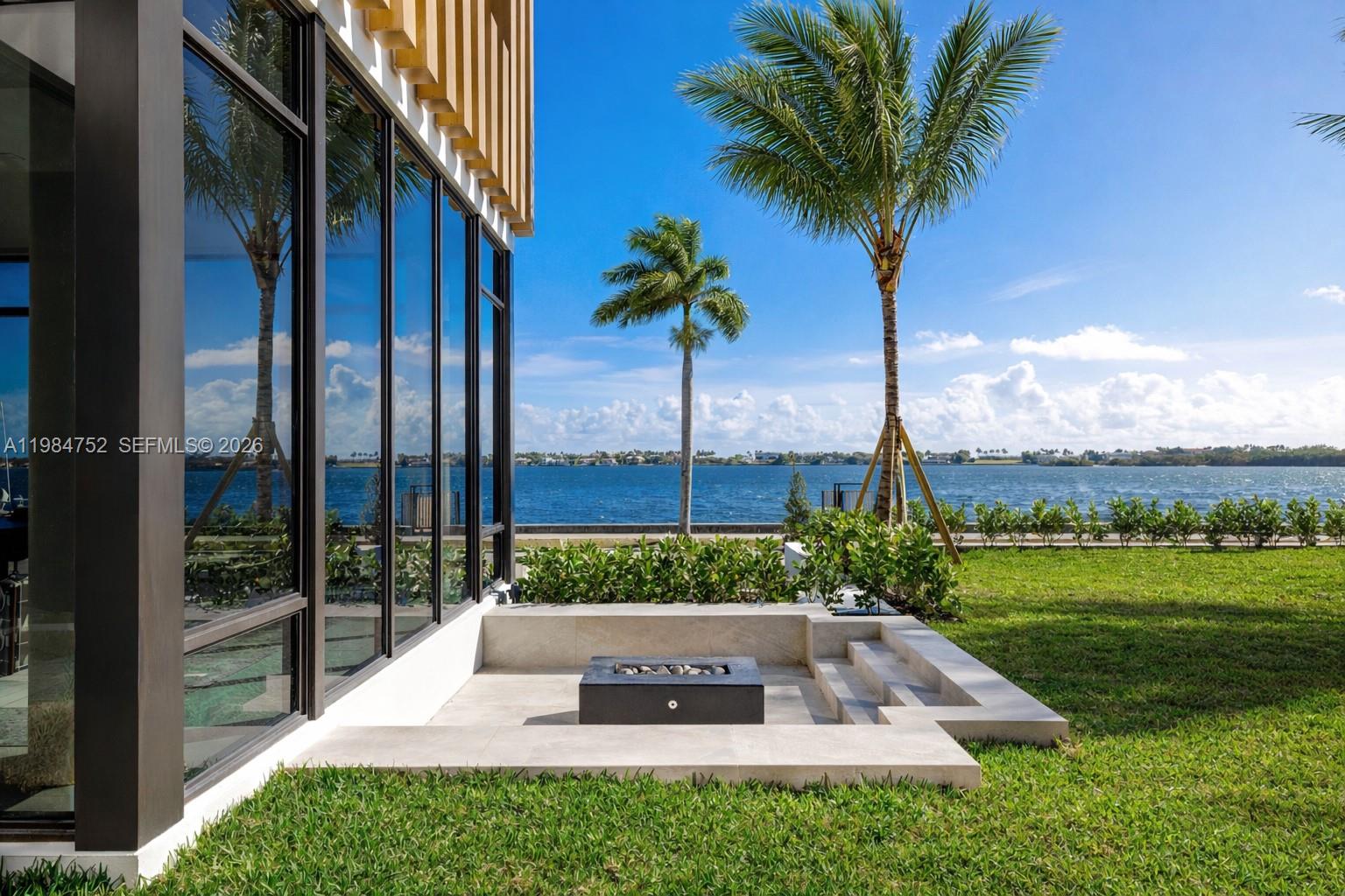 BEACH SHORES - Residential