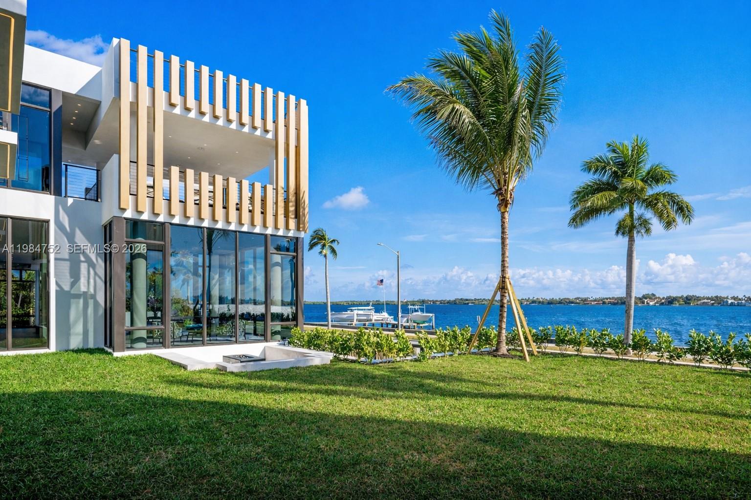 BEACH SHORES - Residential