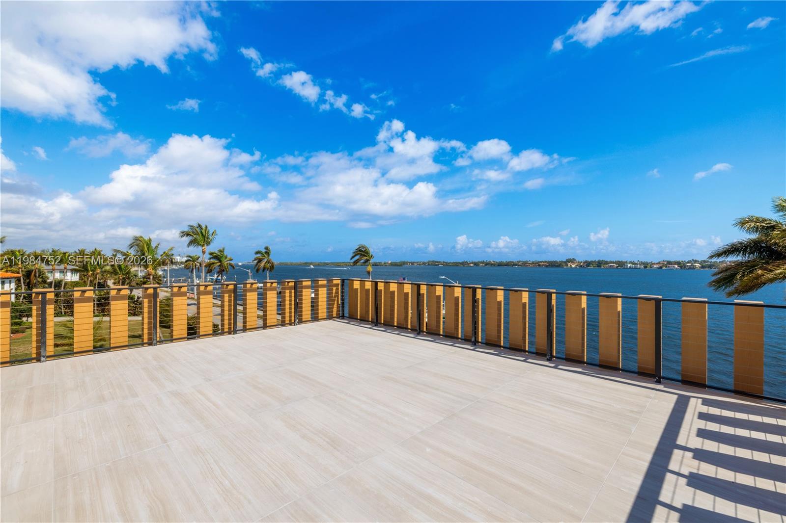 BEACH SHORES - Residential