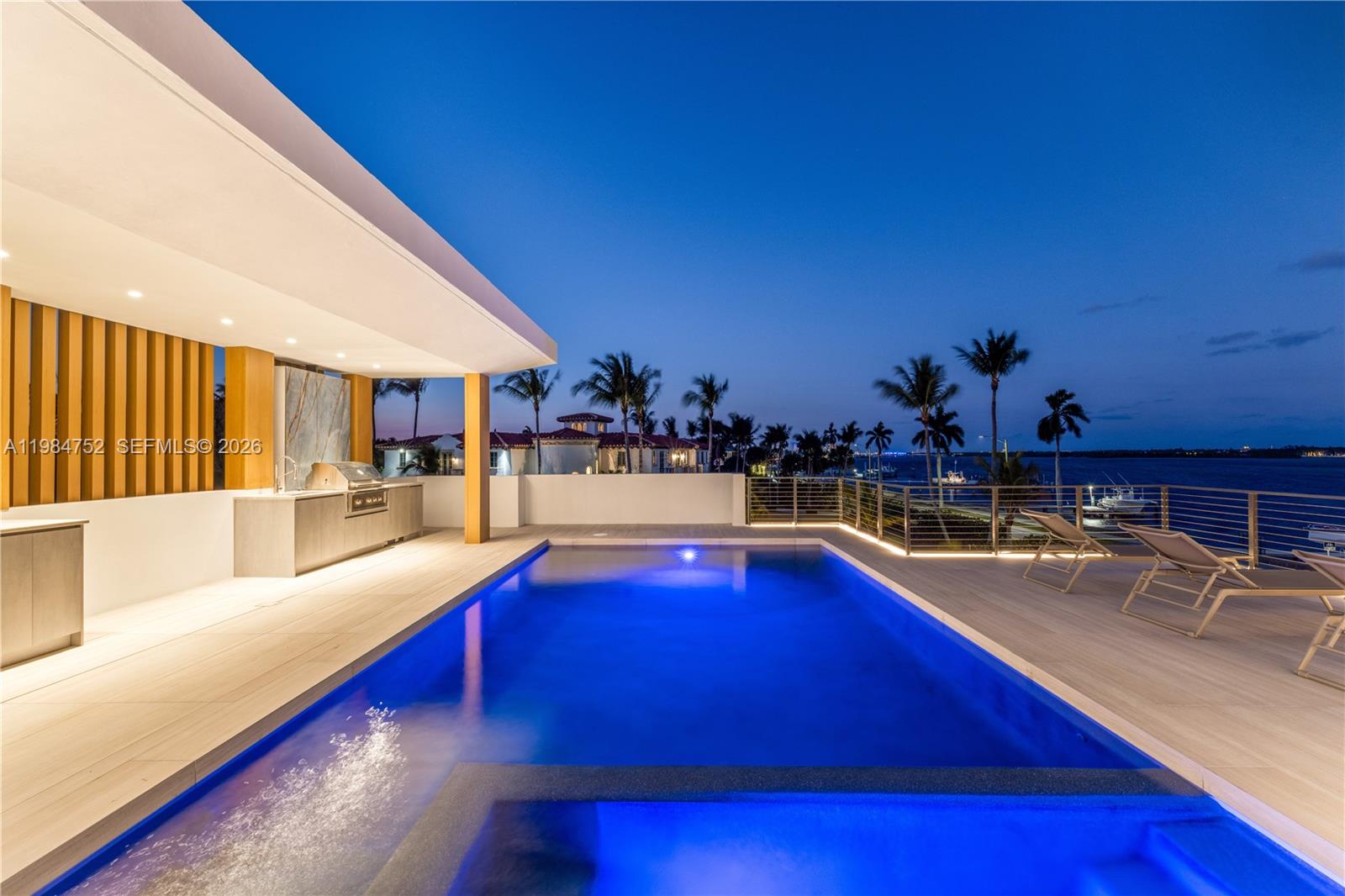 BEACH SHORES - Residential