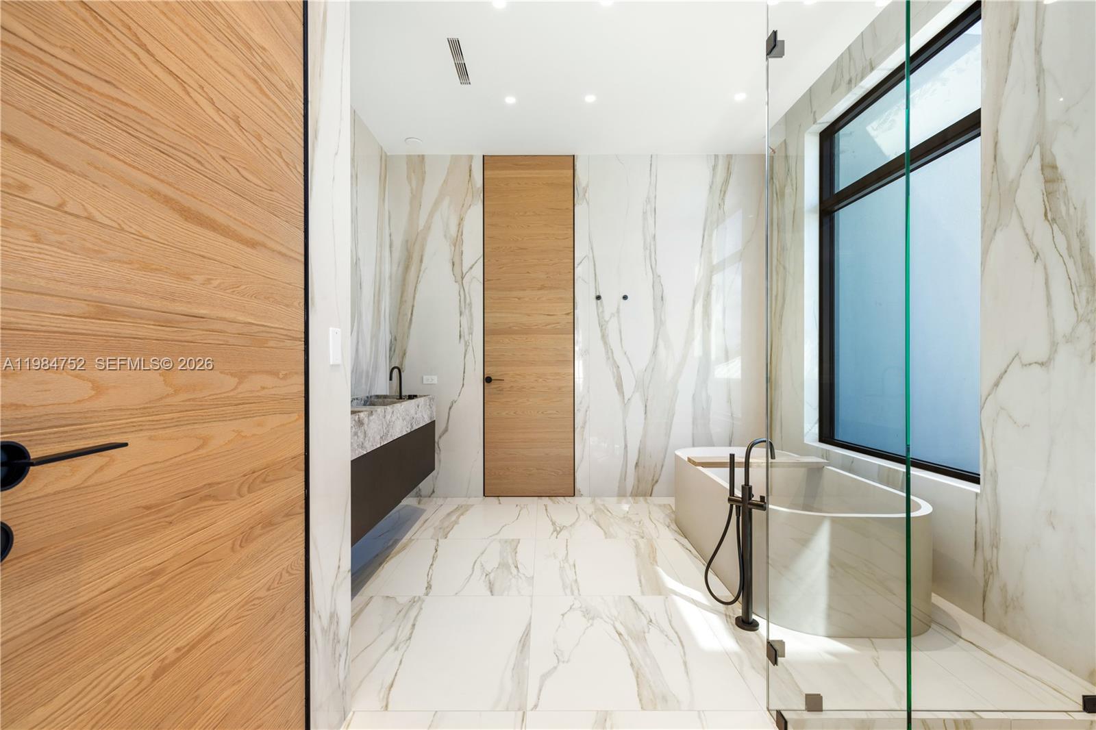 BEACH SHORES - Residential