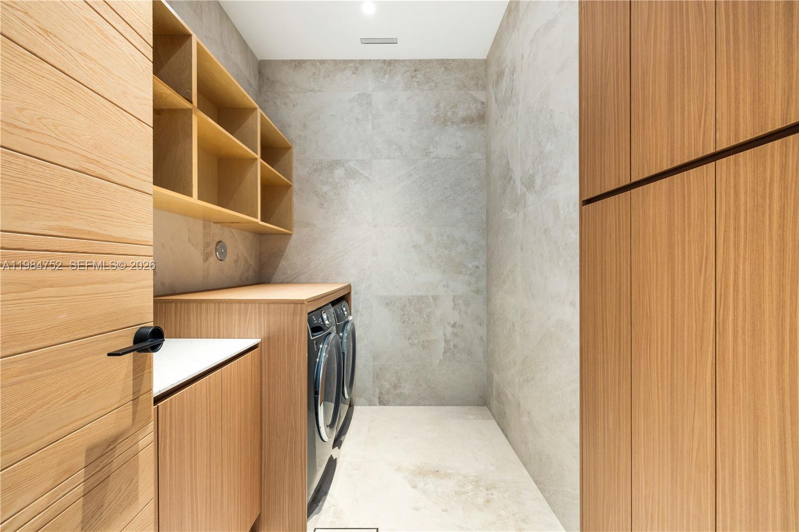 BEACH SHORES - Residential