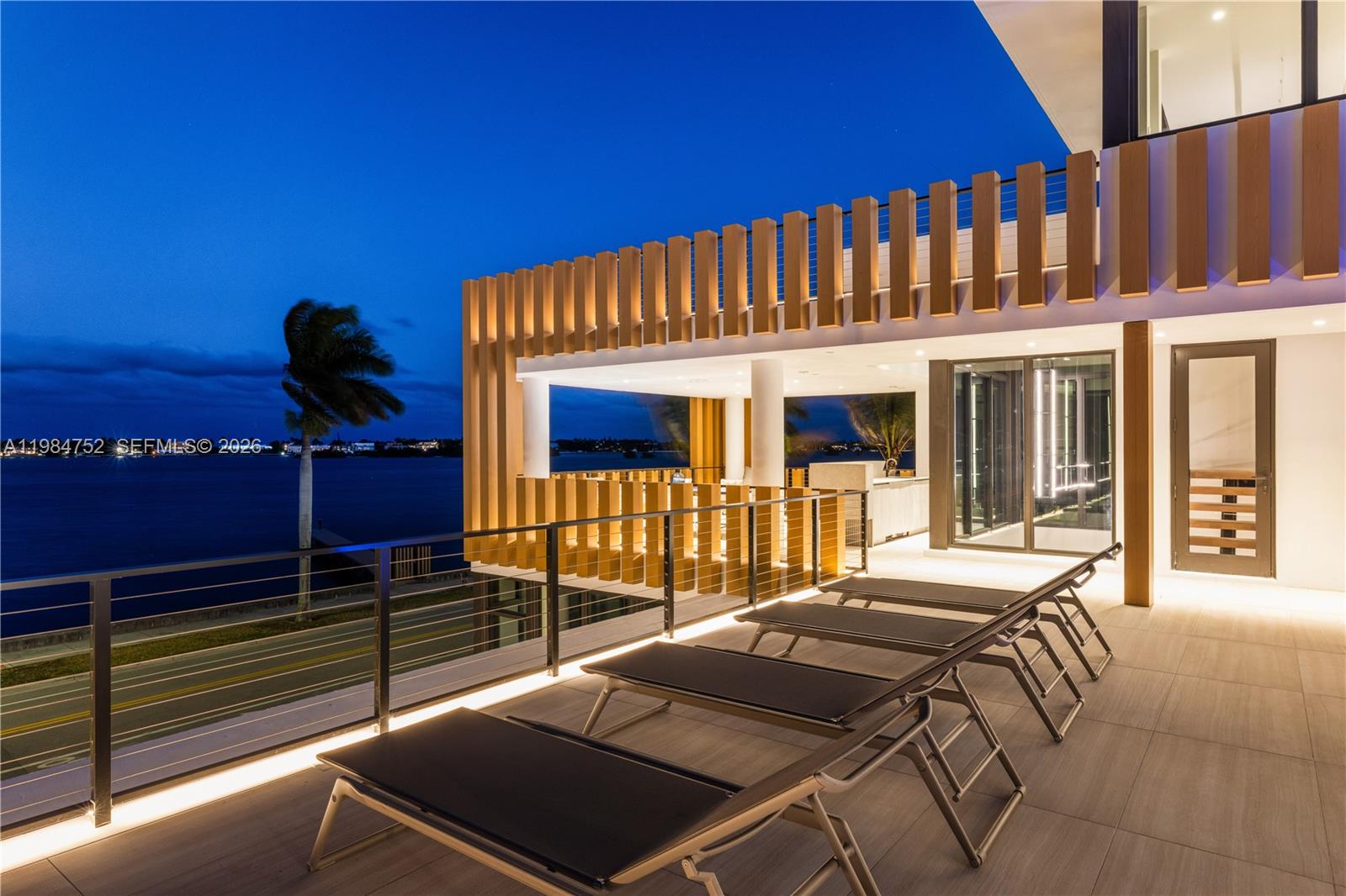 BEACH SHORES - Residential