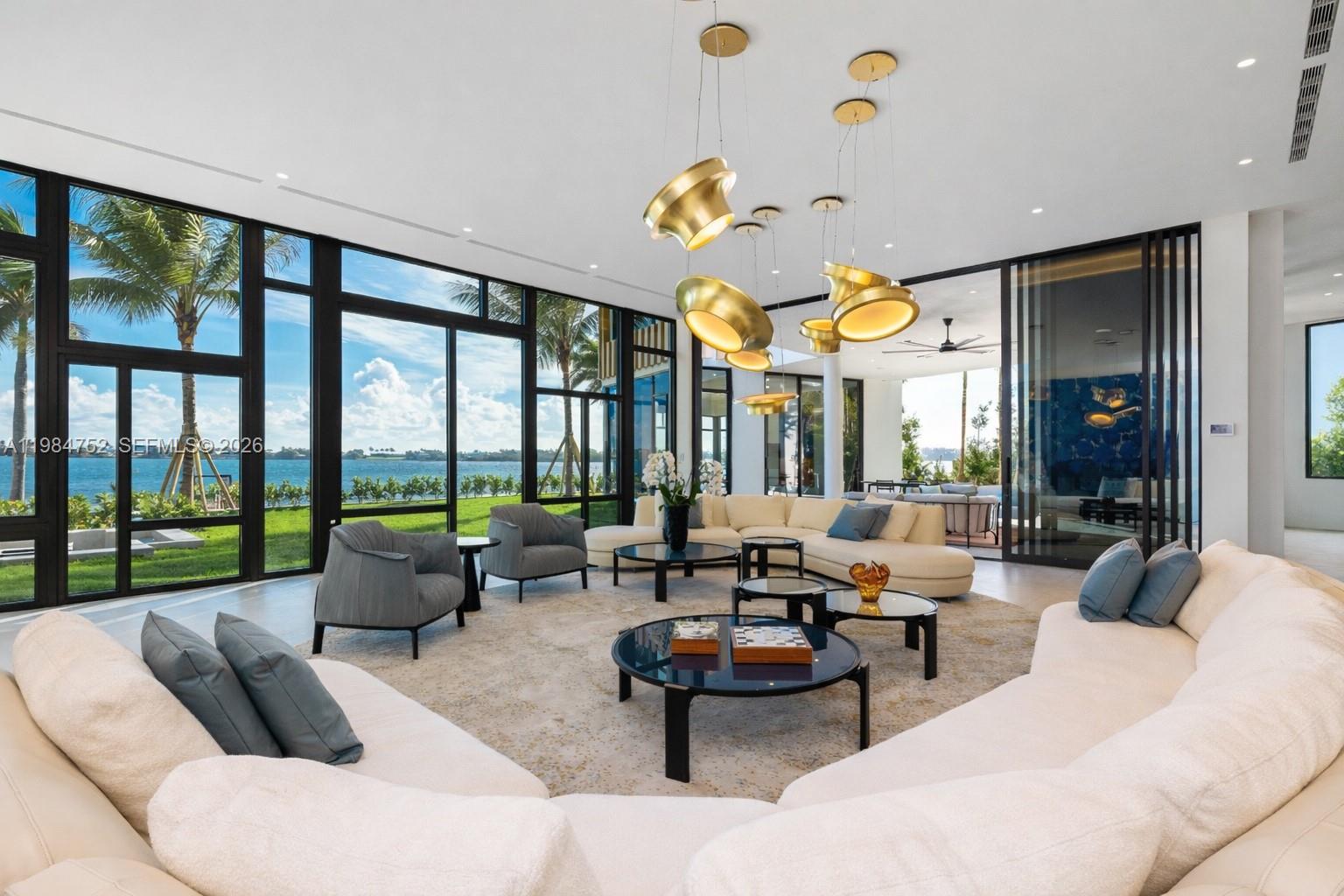 BEACH SHORES - Residential