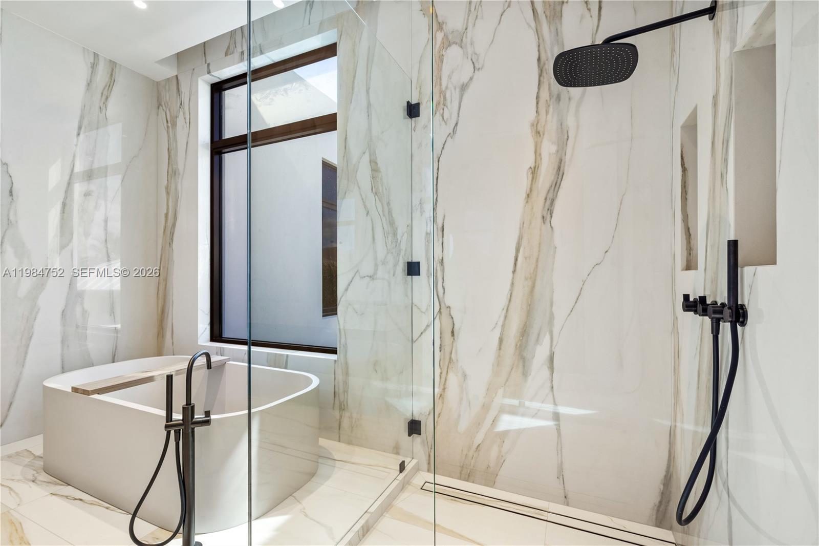 BEACH SHORES - Residential