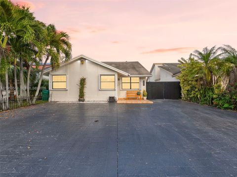 951 SW 124th Ct Miami FL 33184