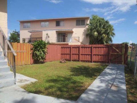 15665 SW 82nd Cir Ln 4-4 Miami FL 33193