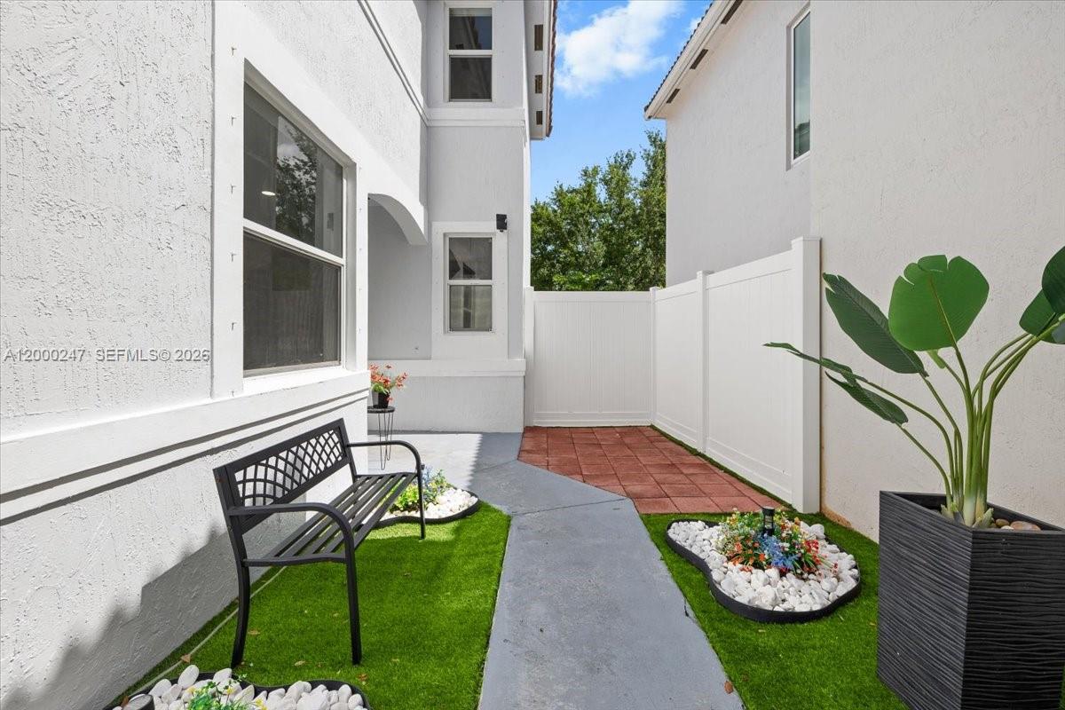 REGENCY - Residential Lease