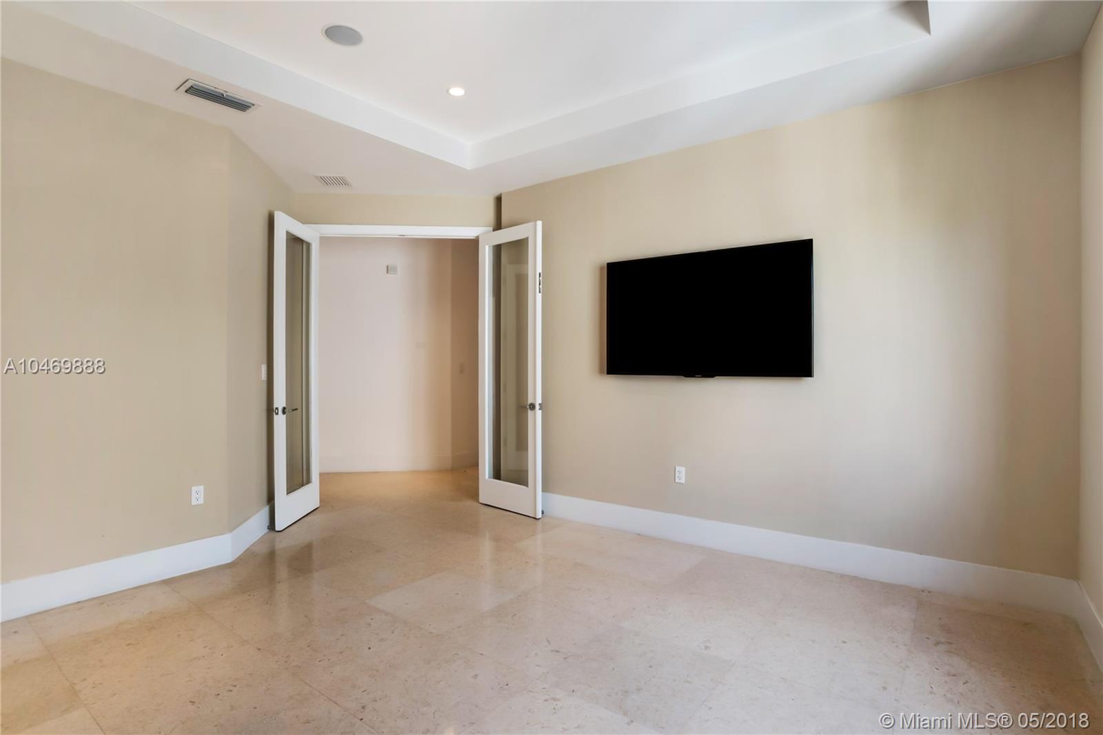 CLOISTERS ON THE BAY COND - Residential