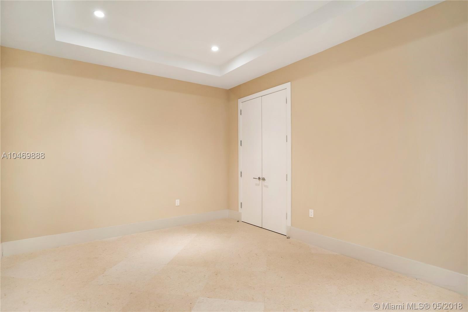 CLOISTERS ON THE BAY COND - Residential