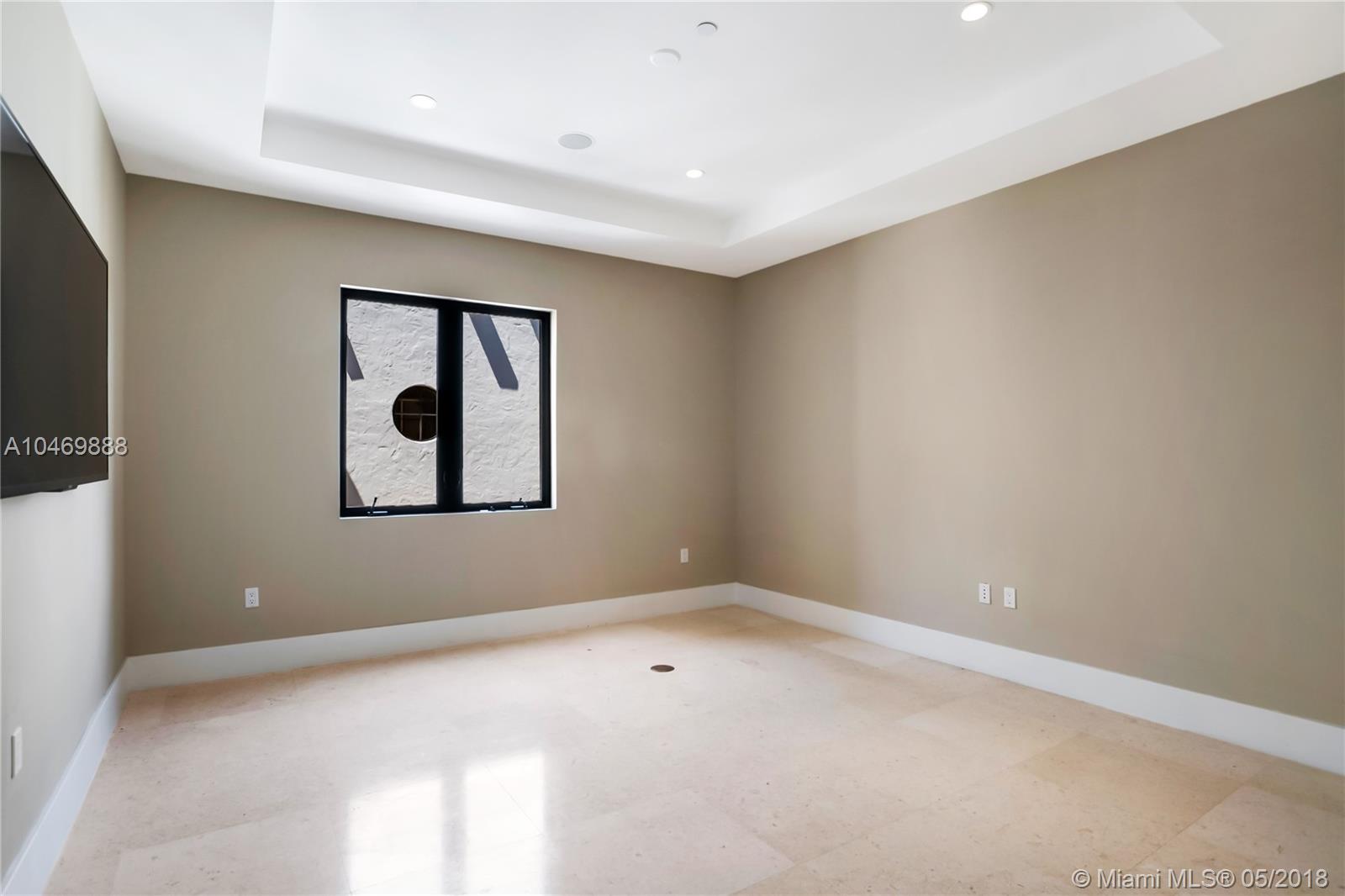 CLOISTERS ON THE BAY COND - Residential