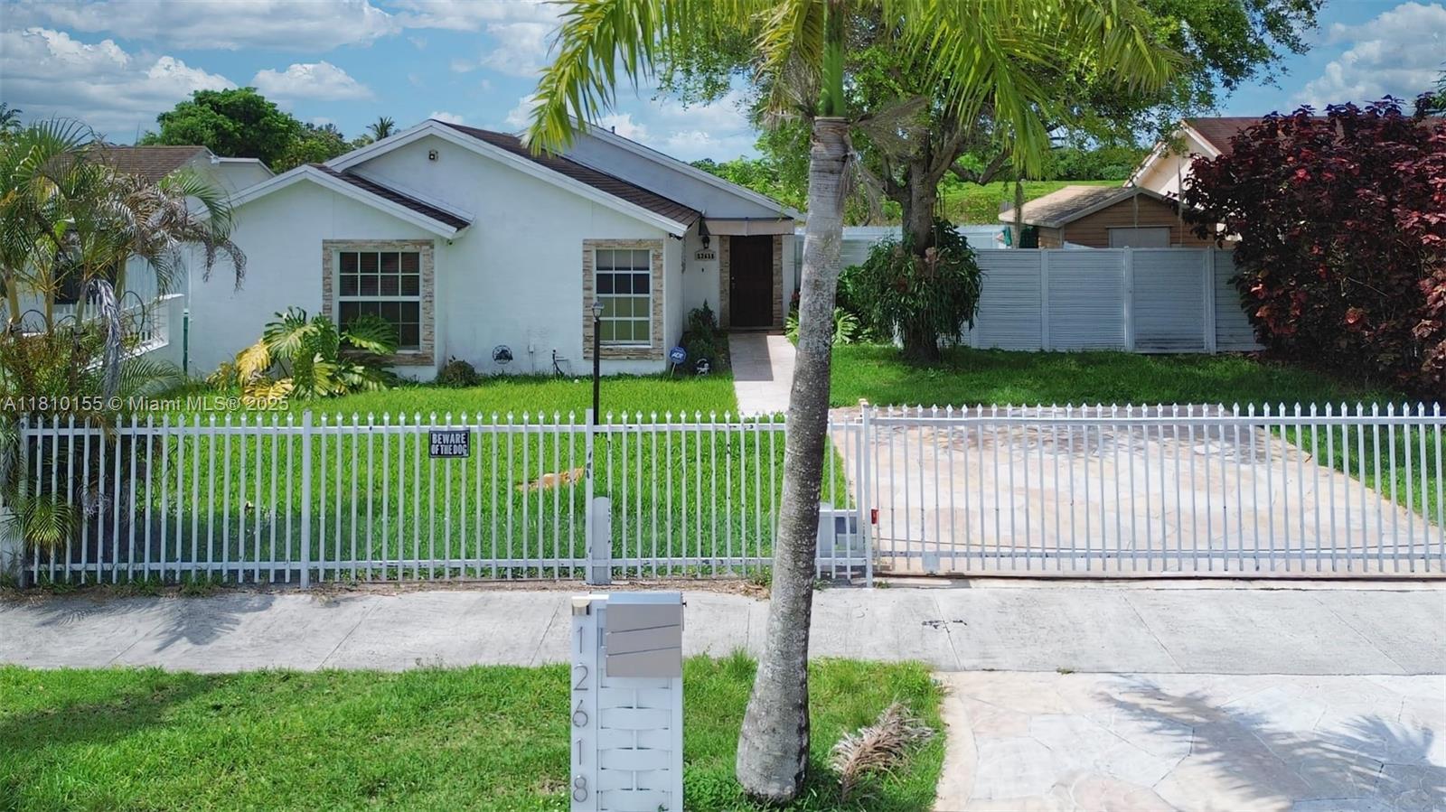 12618 Sw 211th Ter 12618, Miami, Broward County, Florida - 3 Bedrooms  
1 Bathrooms - 